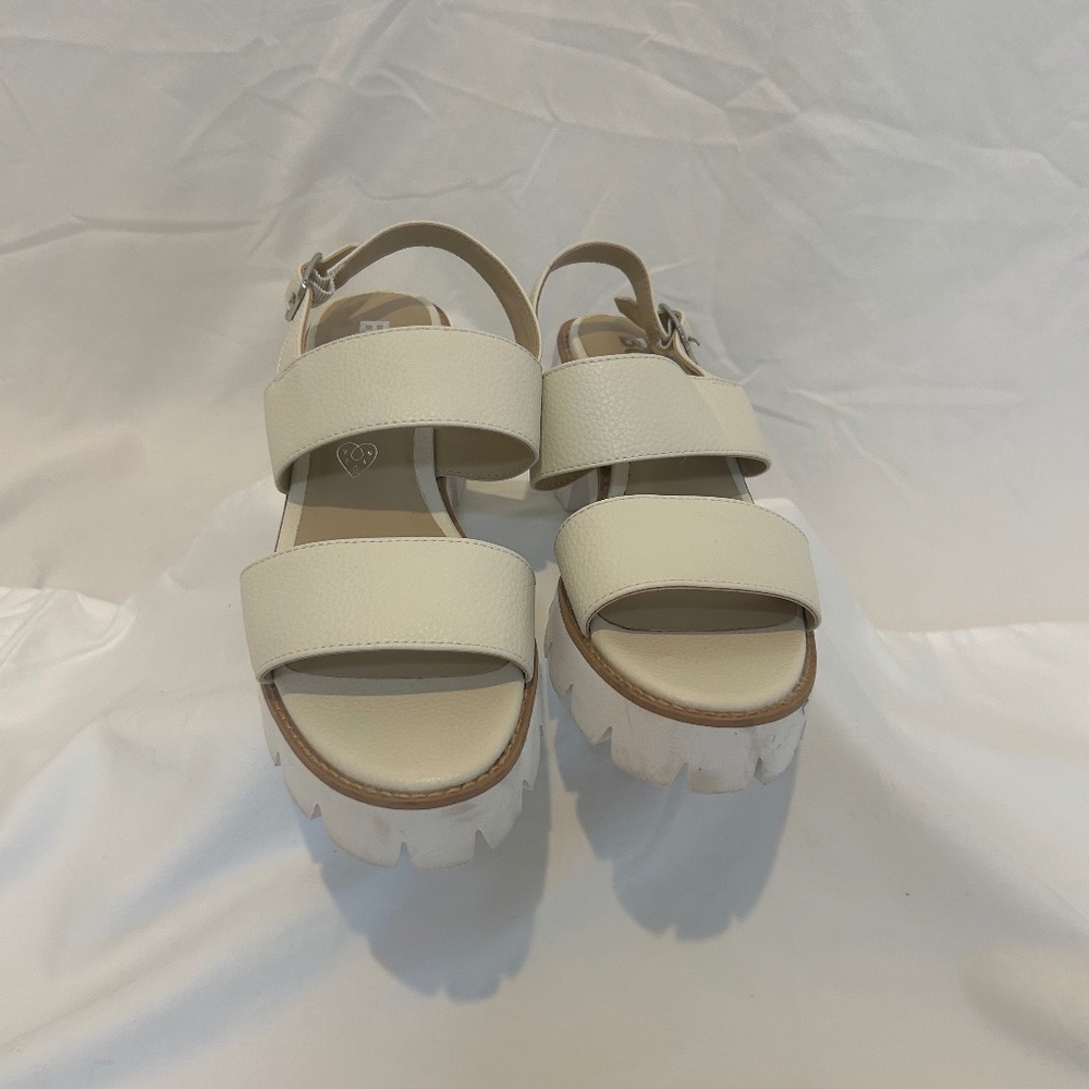 BC Born in California Off White Sandals 8.5